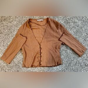 Zara woman’s cropped long sleeve top